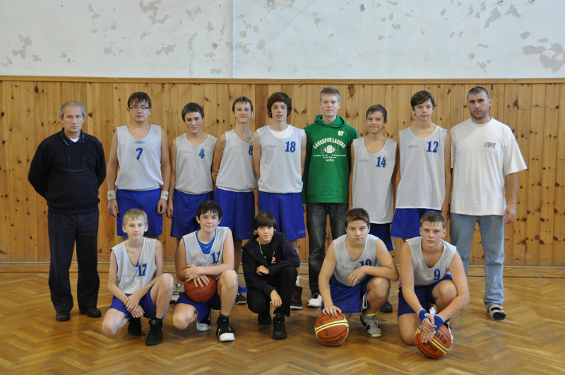U15